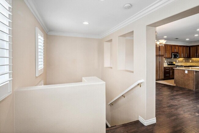 Building Photo - Stunning Corner Unit with Mountain Views & Prime Location!