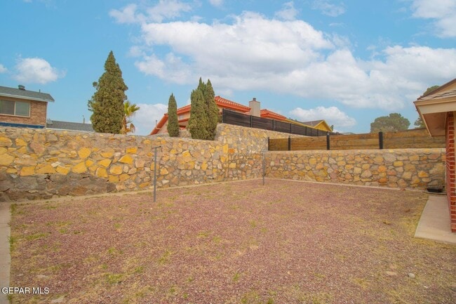 Building Photo - 11601 Soberana Ln