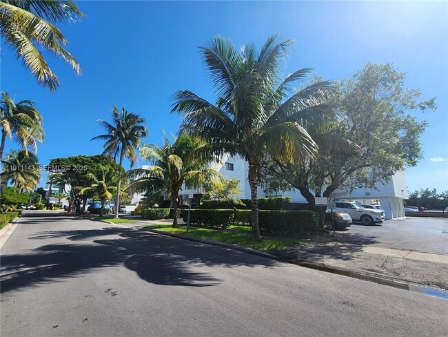 Building Photo - 3944 NE 167th St