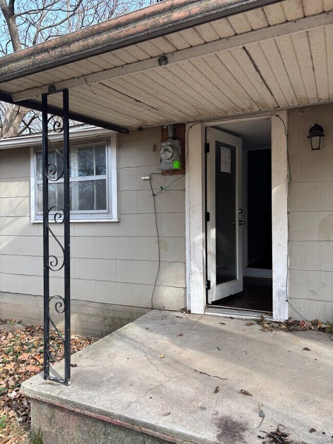 Building Photo - Ask About our Move in Special! Charming 3 Bed 1.5 Bath Home With Fenced Yard