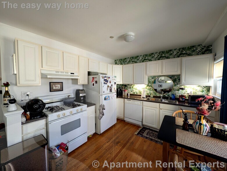 Building Photo - 33 Roberts Rd