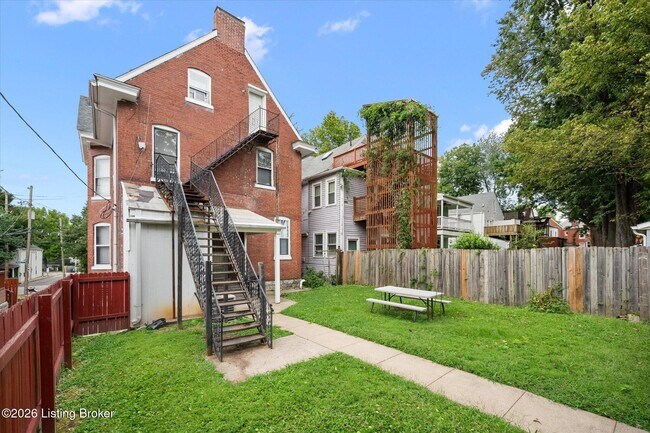 Building Photo - 817 Rubel Ave