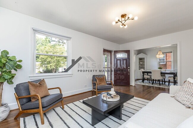 Building Photo - 2414 Farthing St