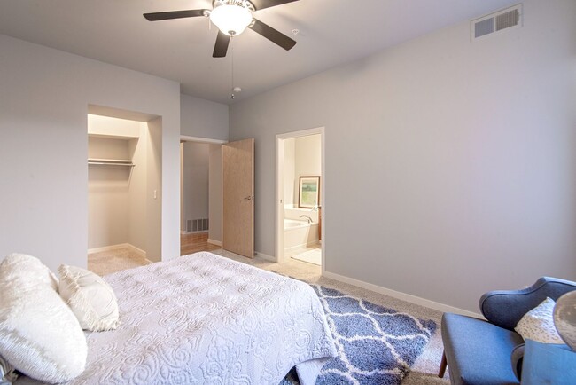 Building Photo - 2B/2B Luxury Louisville Condo with Mountai...