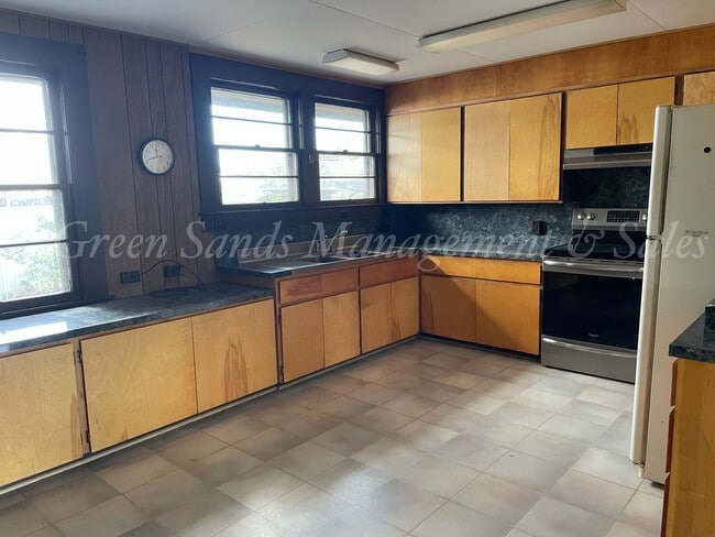 Building Photo - 93 E Kawili St