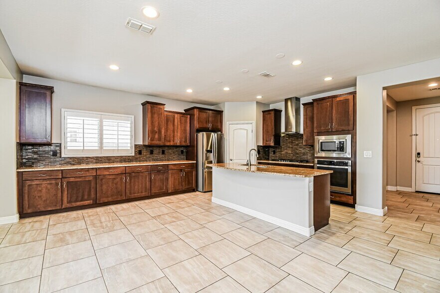 Building Photo - 10843 Thatcher Ave