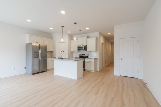 Building Photo - 2719 Capitol Dr