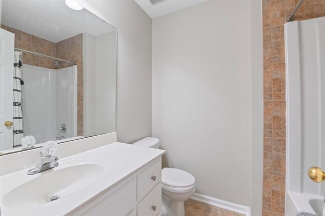 Building Photo - 1225 Westfield Ln