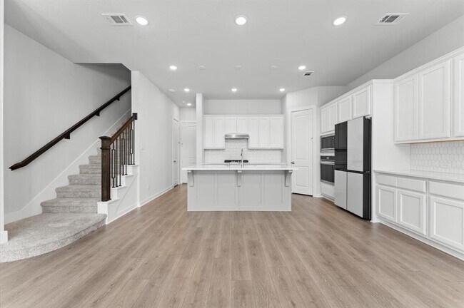 Building Photo - 16514 Lake Austin St