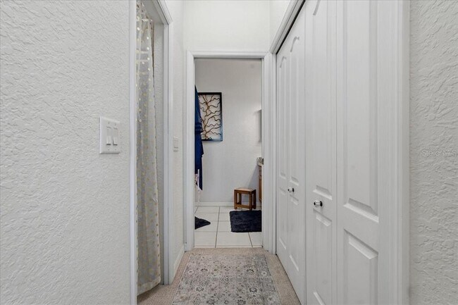Building Photo - 819 Fairwaycove Ln