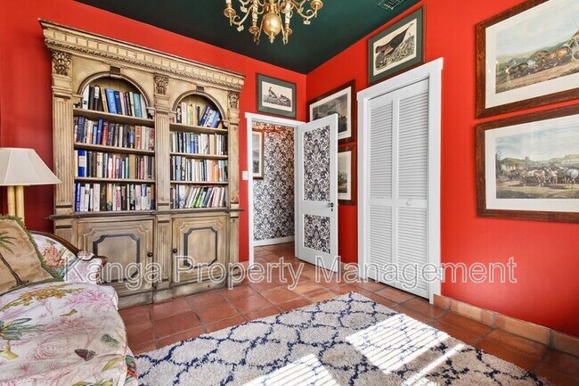 Building Photo - 194 Almeria Rd