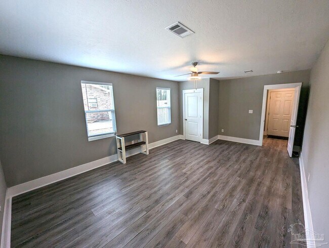 Building Photo - 6045 Hamilton Bridge Rd