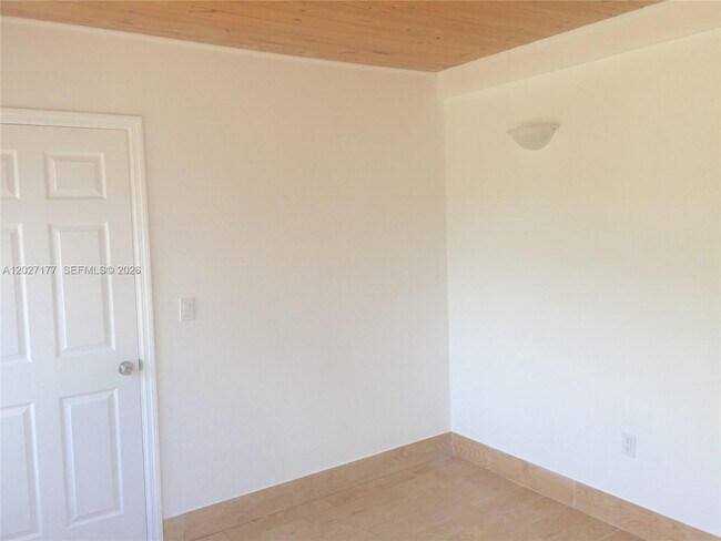 Building Photo - 3300 SW 32 Ave