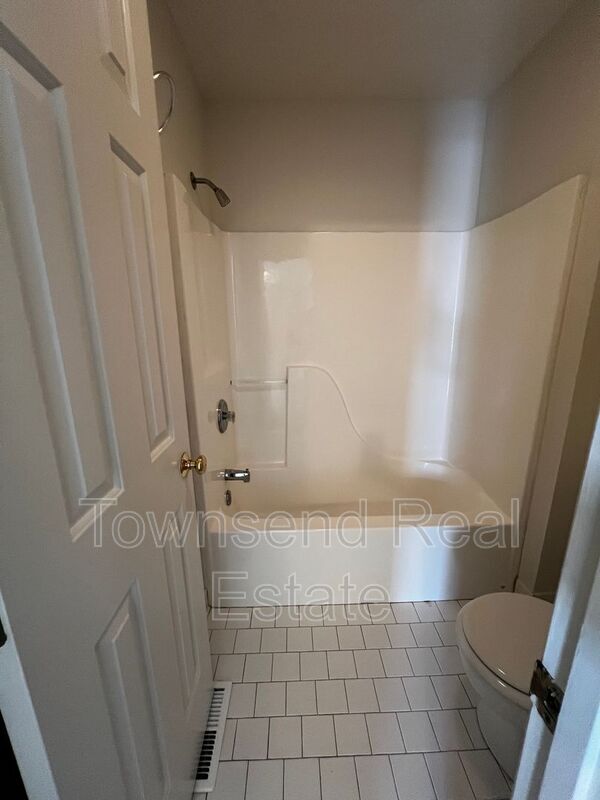 Building Photo - 1016 Ancestry Dr