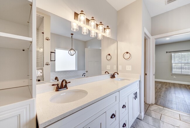 Building Photo - 742 Vista del Sol Ln