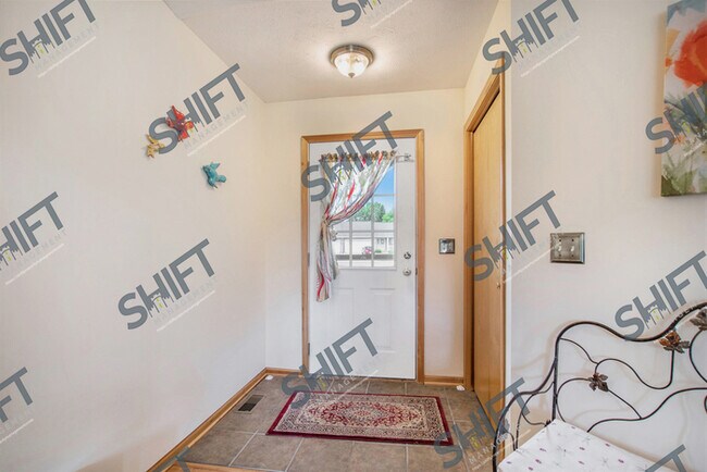 Building Photo - 2688 Walnut Hills Ct - 3 bedroom Kentwood ...