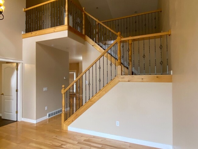 Building Photo - Half Price 1st Month! Beautiful 4 Bedroom 3.5 Bathroom Town Home In Logan