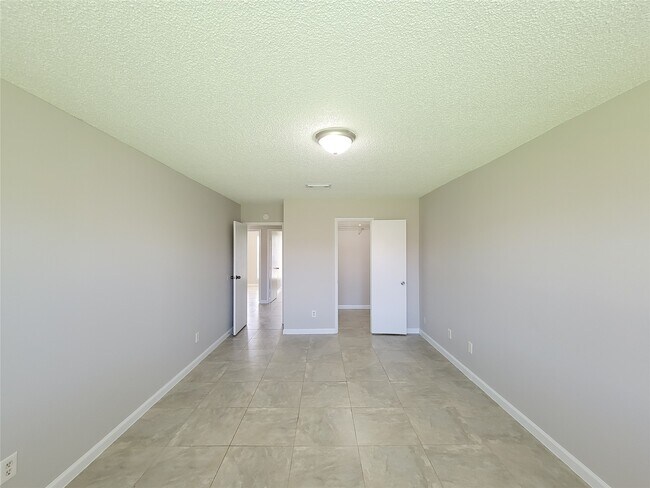 Building Photo - 8530 Quail Burg Ln