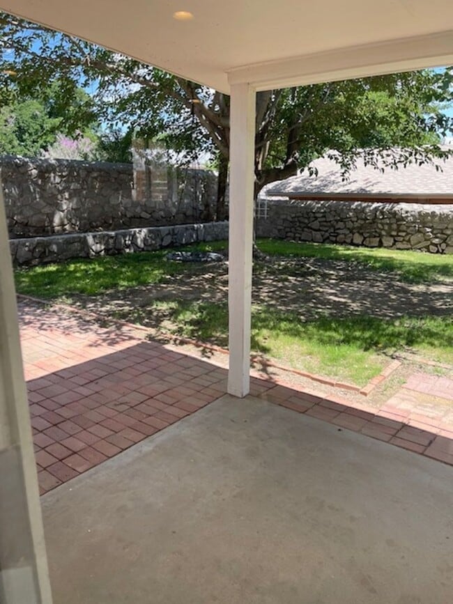 Building Photo - 2735 Ardis Dr