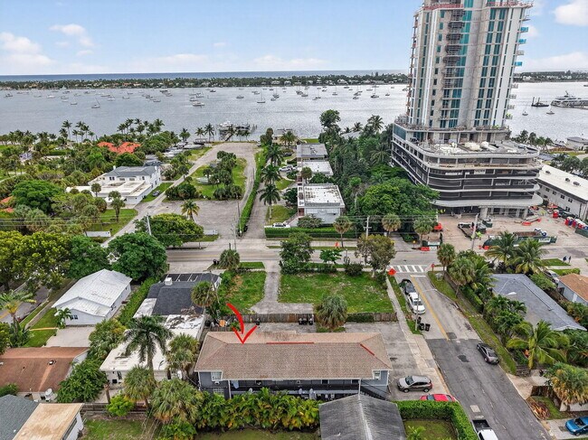 Building Photo - 409 47th St