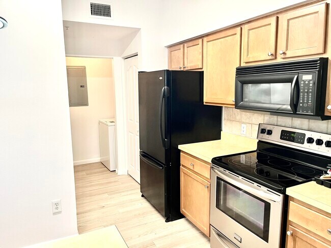 Building Photo - 9833 Baywinds Blvd