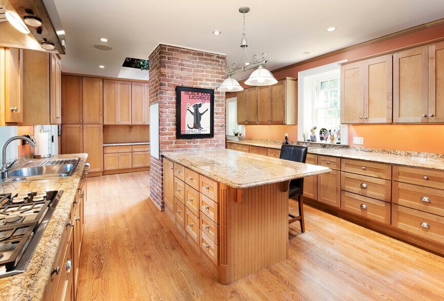 Building Photo - 734 Millbrook Ln