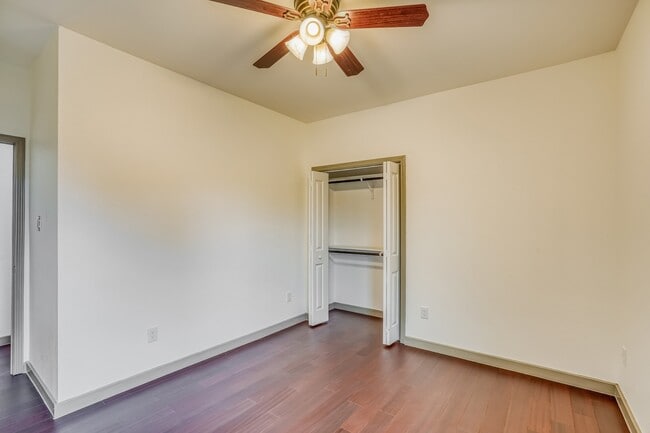 Building Photo - 3502 Longwood Dr