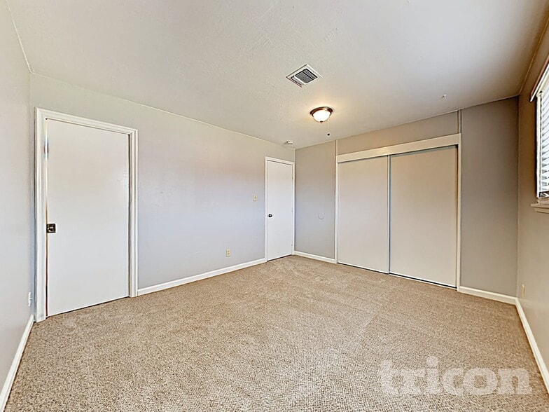 Building Photo - 1901 Georgina Dr