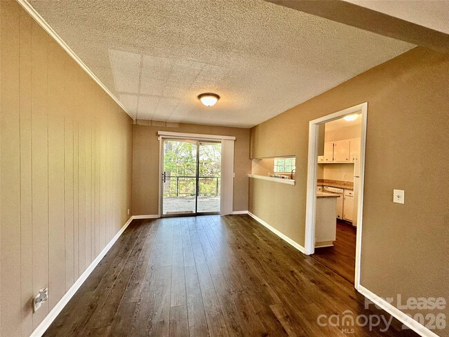 Building Photo - 2638 Park Rd