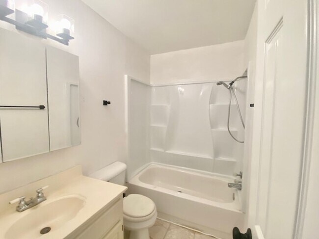 Building Photo - 3 bedroom home with a large backyard in Harker Heights!