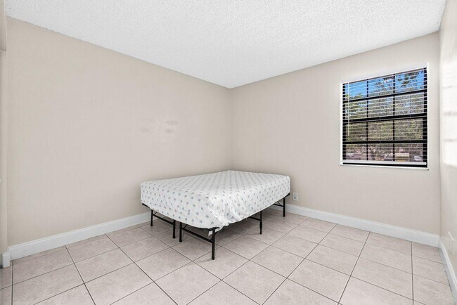 Building Photo - 3190 Leewood Terrace