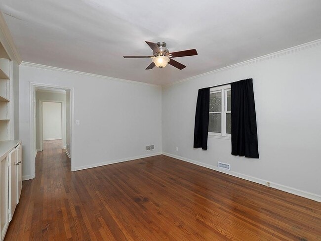 Building Photo - 438 Carriage Dr NE