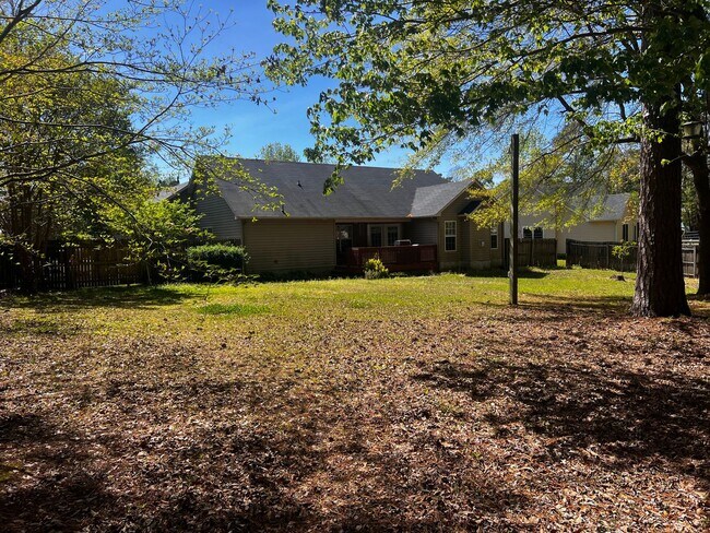 Building Photo - 106 Dunwoody Dr