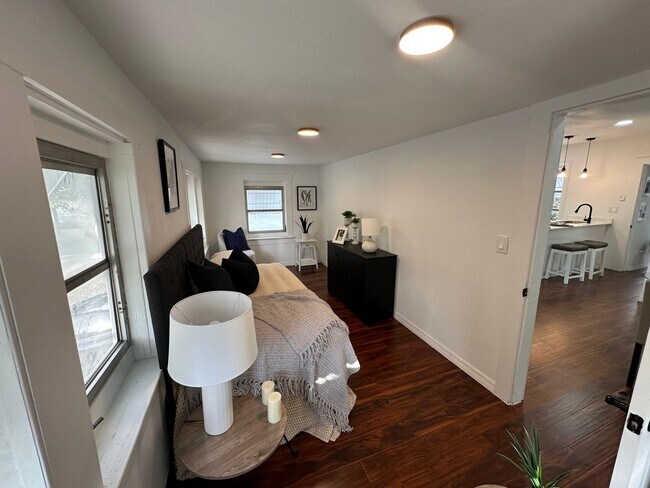 Building Photo - 1 Bed - 1 Bath - Great Location