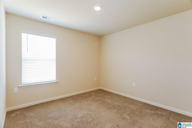 Building Photo - 275 Smith Glen Dr