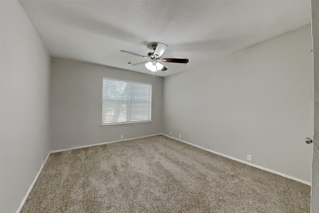 Building Photo - 14906 Sugarhollow Dr