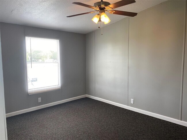 Building Photo - 110 Thomas Park Dr