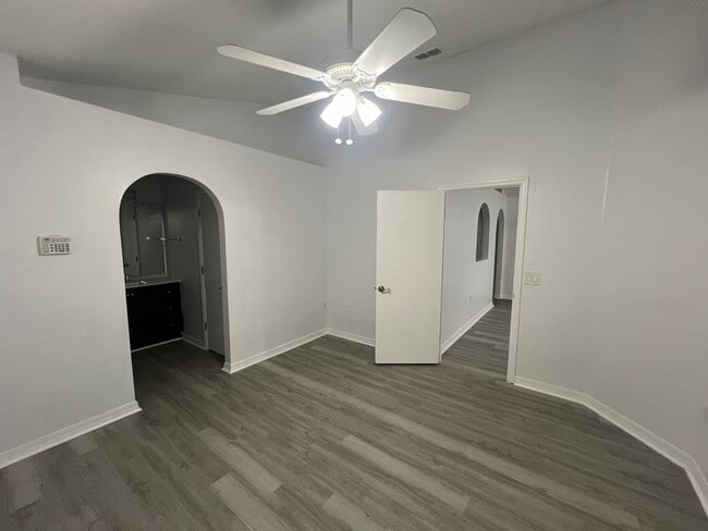 Building Photo - 12833 Parkbury Dr
