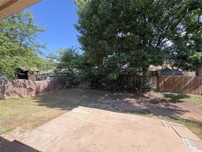 Building Photo - 2405 Wisteria Way