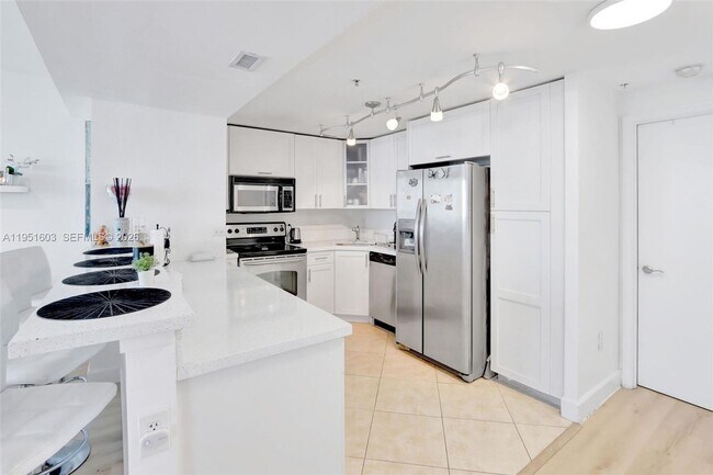 Building Photo - 7501 E Treasure Dr