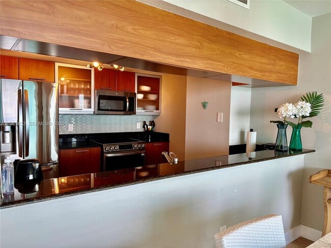 Building Photo - 1800 N Bayshore Dr