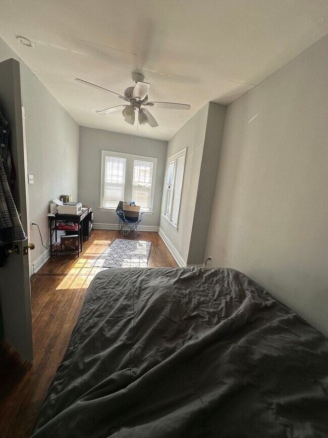 Building Photo - 5208 W Hutchinson St