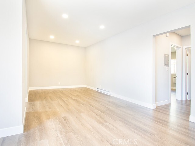 Building Photo - 2027 Vista Del Mar Ave