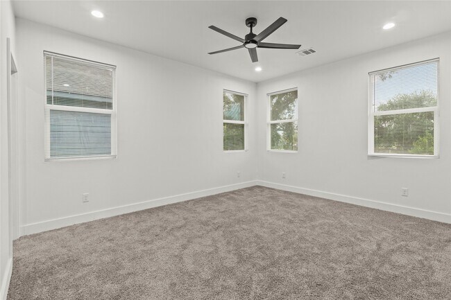 Building Photo - 8129 Hoffman St