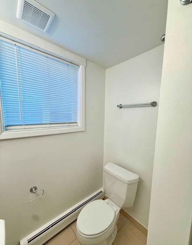 Building Photo - 2 Bedroom 1 Bathroom Apartment