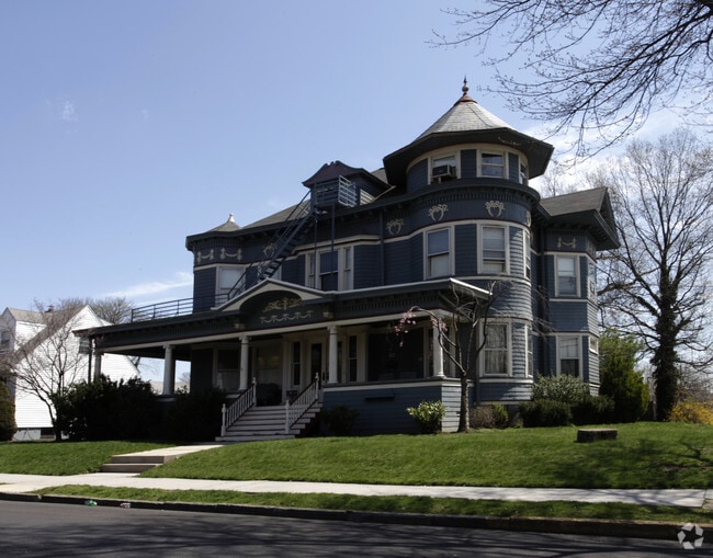 Building Photo - 196 Stiles St