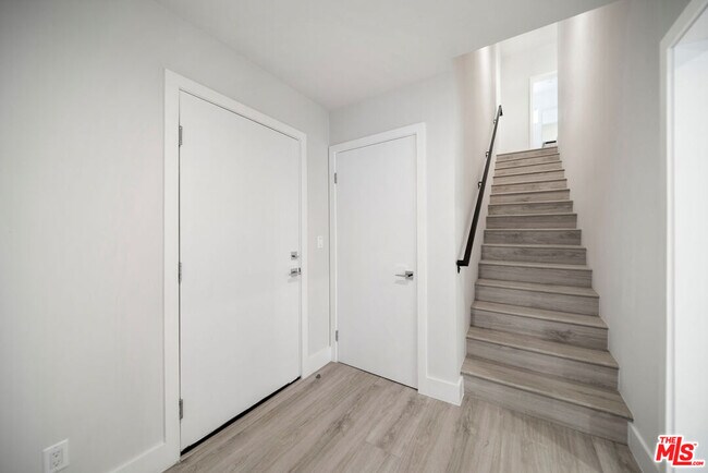 Building Photo - 5221 Cleon Ave