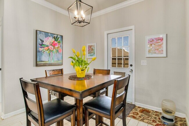 Building Photo - Bright, Beautiful Home in the Highly Desirable Sunrise Gated Community!