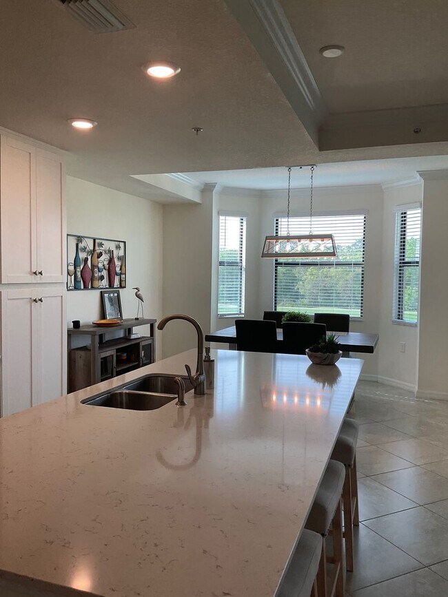 Building Photo - 2/2/ CONDO AVAILABLE NOV, DEC,@ THE  LAKEW...