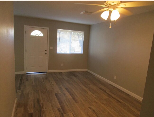 Building Photo - 1008 S Mara Dr